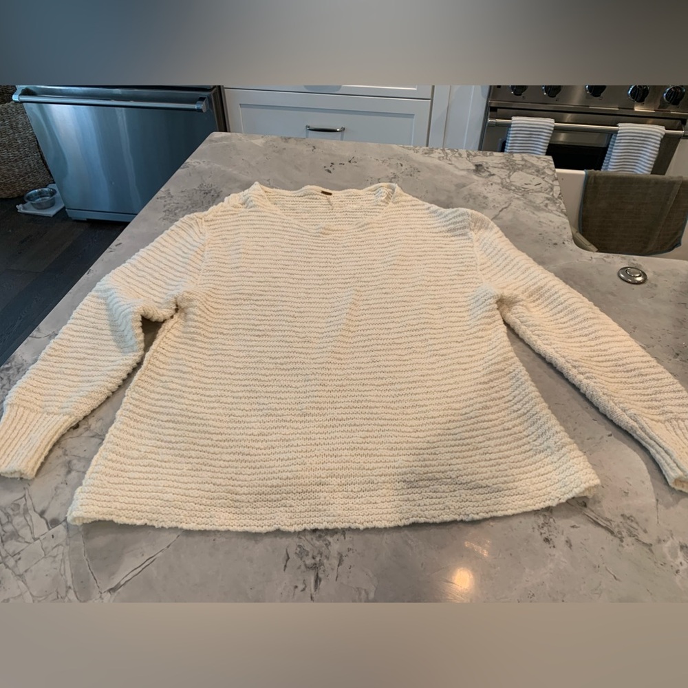 Free People chunky crème size medium sweater!